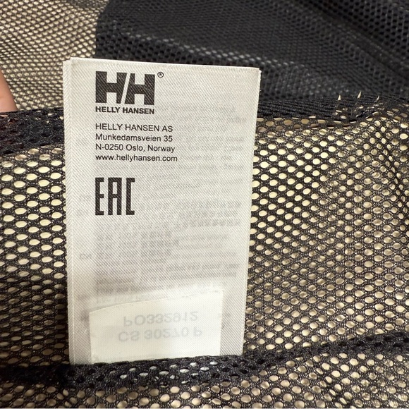 Helly Hansen Black Insulated Vest for Outdoor Adventures - Picture 10 of 13